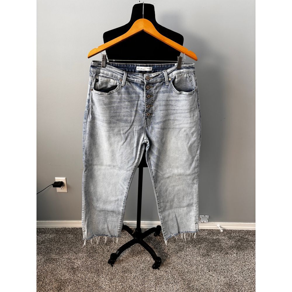 Cutoff Hem Light Wash Women’s Jeans